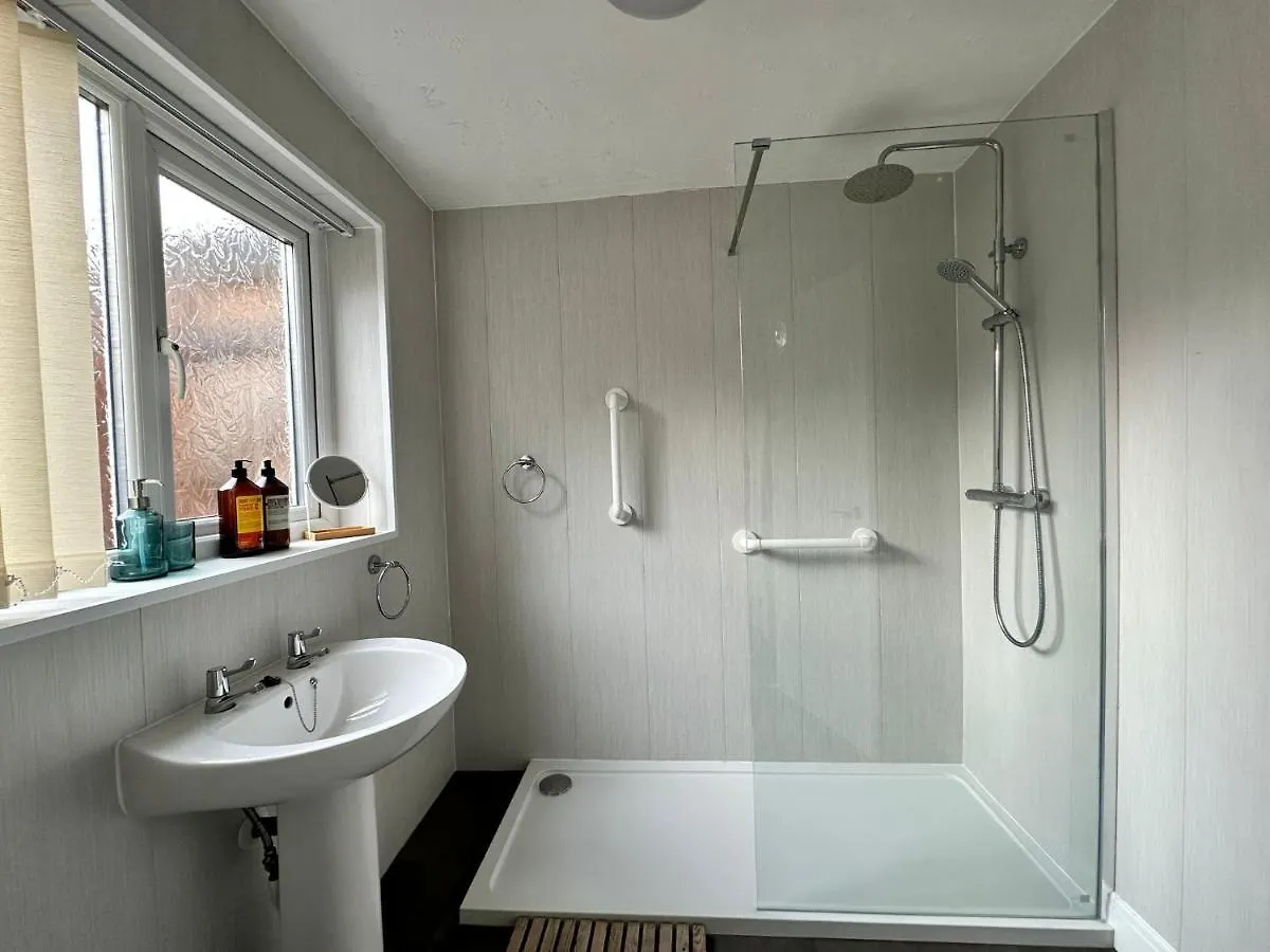 4 Bed 3 Bedroom Home Near Middlesbrough Centre בריטניה
