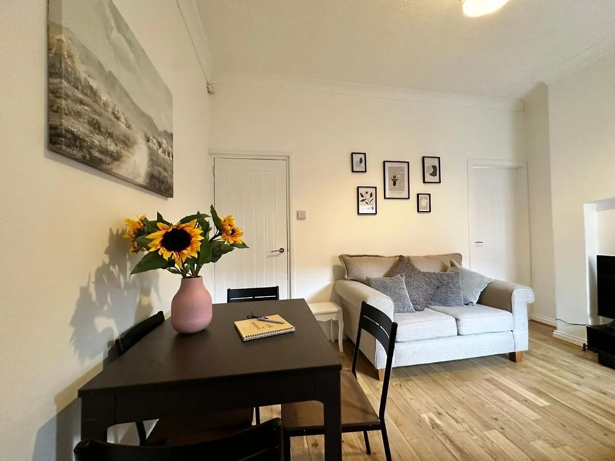 4 Bed 3 Bedroom Home Near Middlesbrough Centre