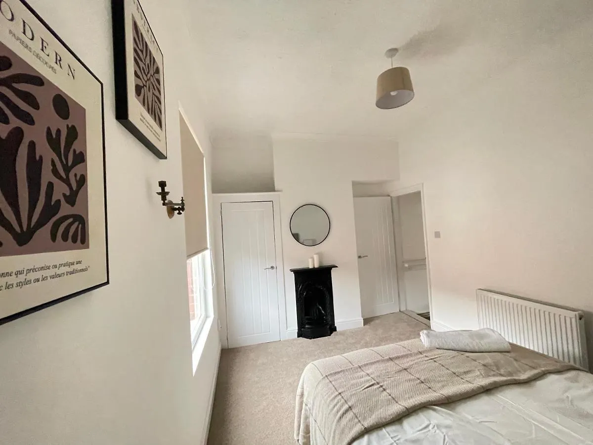 בית נופש 4 Bed 3 Bedroom Home Near Middlesbrough Centre