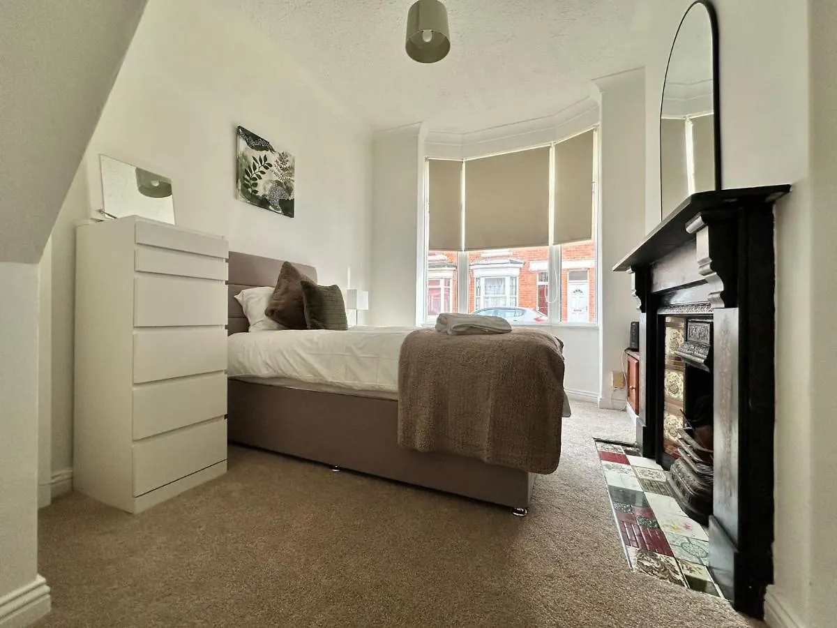 4 Bed 3 Bedroom Home Near Middlesbrough Centre 0*,  בריטניה